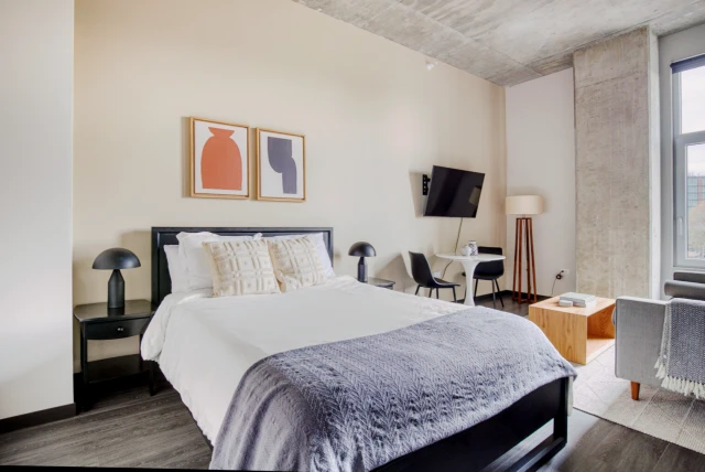 150 North Ashland Ave 4