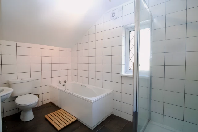 Room 6, Kimbolton Avenue, NG7 1PT 3