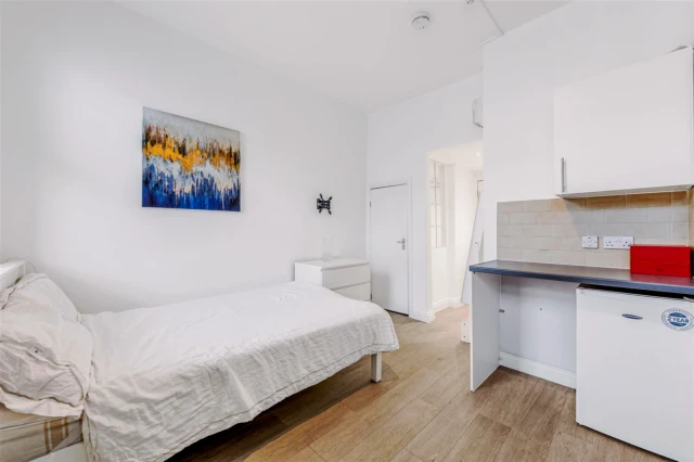 Warwick Road, London 1