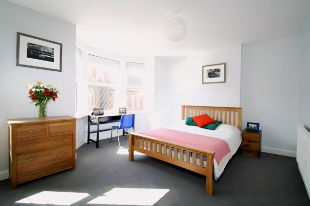 Room 1, Kimbolton Avenue, NG7 1PT 1