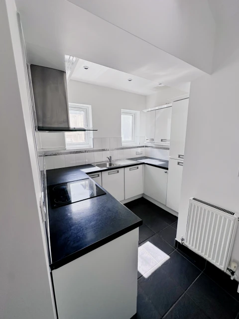 Highland Crescent , BS8 2YA 3