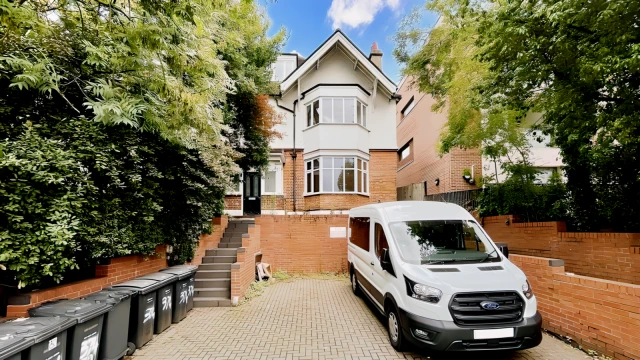 Finchley Road 24553# 2