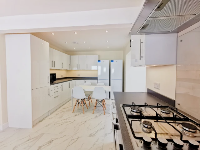 28 Salisbury Street 2