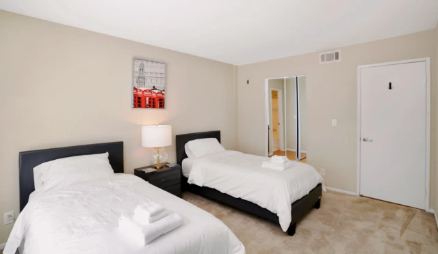 330 N Screenland Dr 2
