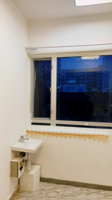 凯旋工商大厦2期，位置在九龙城区何文田和黄埔之间，步行到地铁站5分钟路程，附近有公园，离大海（星光大道）很近，有24小时保安值班，安全，安静，起租期可议。 1
