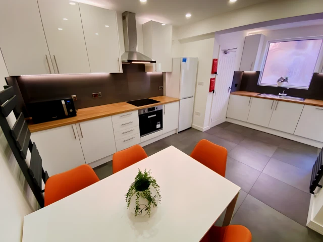 76 Peveril Road 3