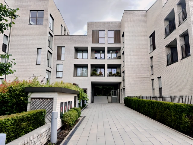 The Avenue 24920# 3
