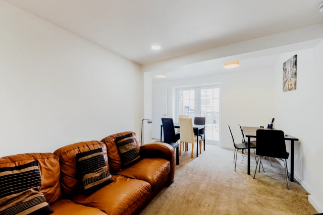 Room 1 , Meadow Lane, LE11 1JY 3
