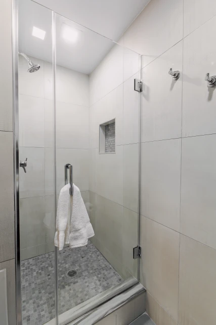 Hotel 99 - New York student accommodation - Private Bathroom-Prestige Front View