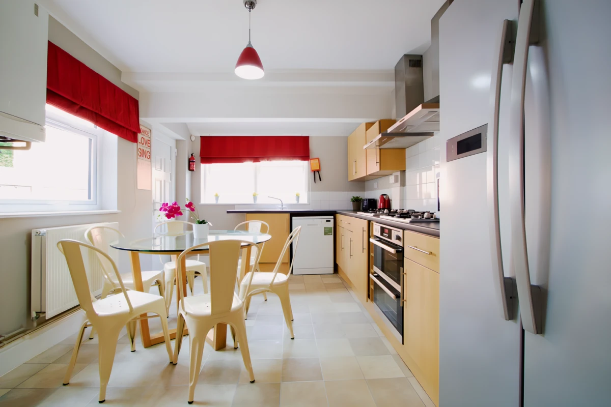 Room 6, 36 Derby Grove, NG7 1PF 0