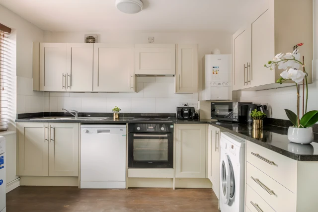 Room 6, Flat 2, Rob Roy Avenue, NG7 2ER 3