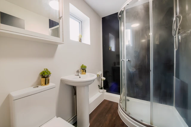 Room 6, Flat 2, Rob Roy Avenue, NG7 2ER 1