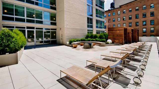 505 W 37th St 4