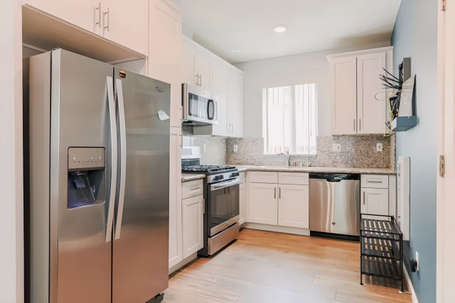 1259 W 36th Pl 4