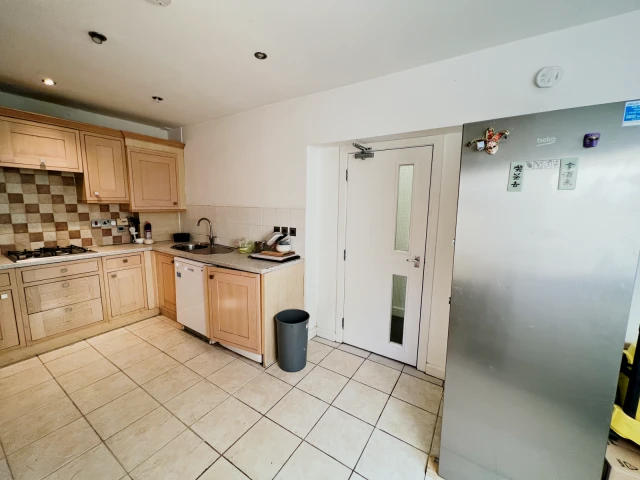 183 Charter Avenue 2
