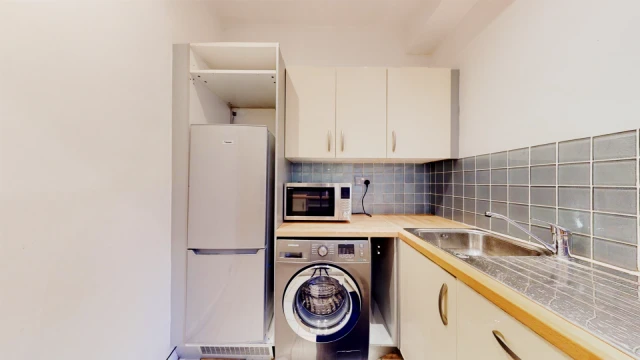 Nevern Square, Earls Court 4