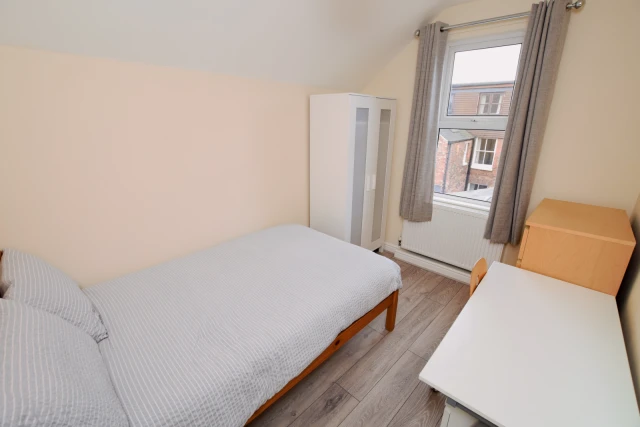 1, 2, 3, 4, Bute Avenue, NG7 1QB 4