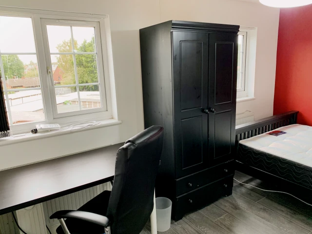 236 Sir Henry Parkes Road - Coventry student accommodation - room 6