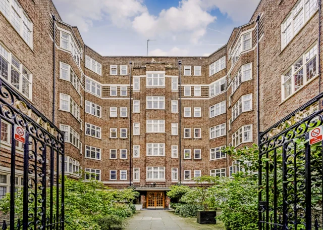 LH-Clare Court 4
