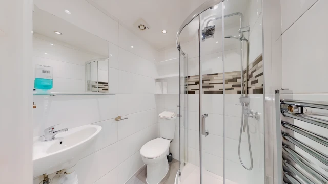 Hogarth Road 27454# 3