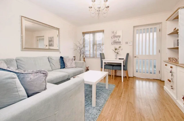 LH-Clarkes Drive 1