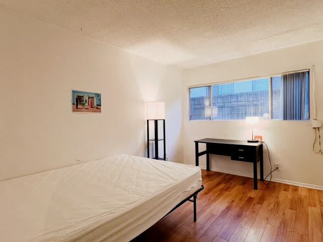 2300 Oak Street #1 4