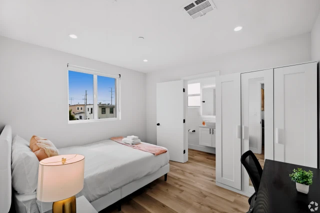 3430 1/2 Walton Ave 1