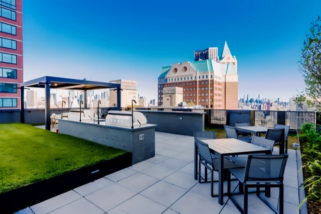 200 Montague - chỗ ở sinh viên tại New York - khu vực nướng thịt
