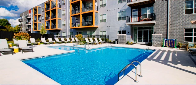 Steel House - Columbus student accommodation - Swimming pool