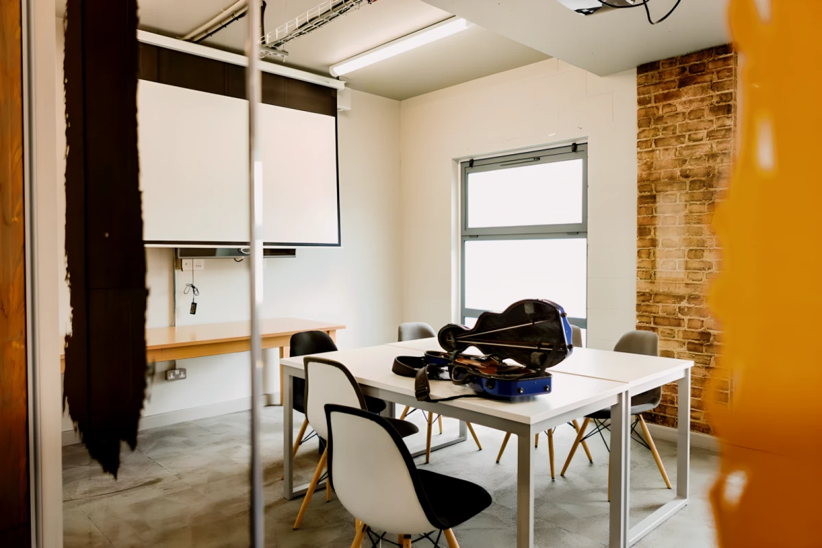 GoBritanya McMillan Residence 0