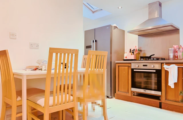 Entire Place·4B2.5B···320 Harborne Park Road, B17 0NE