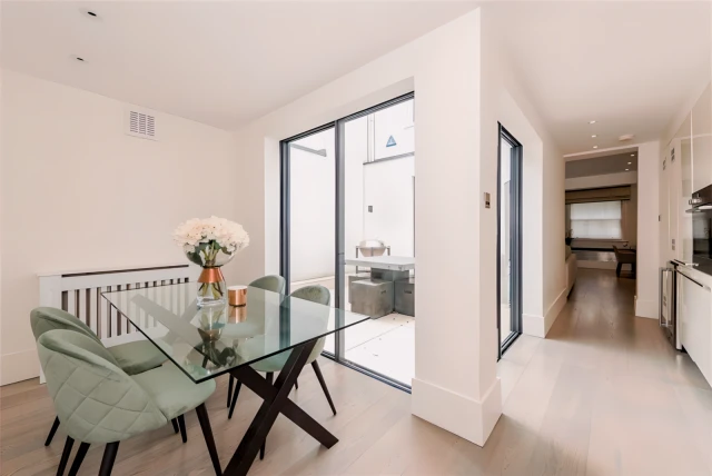 LH-Queensdale Walk 4