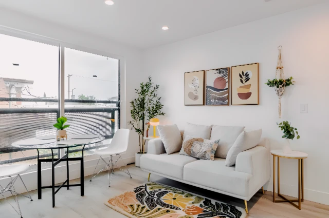 1415 3/4 W 35th Pl 4