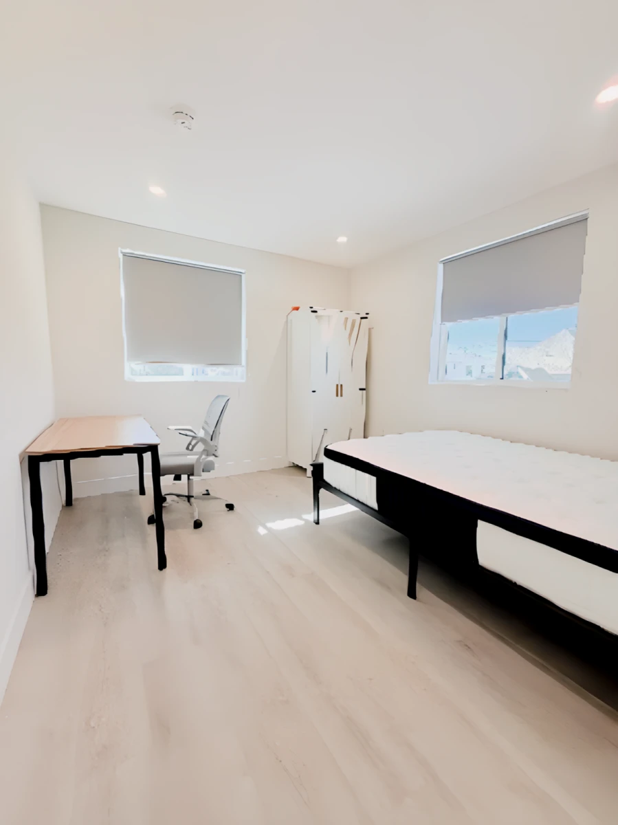 1415 1/2 W 35th Pl 0