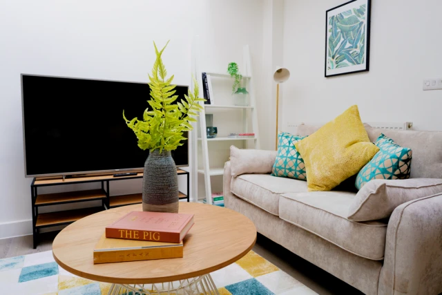 Flat 1, 34 Ruskin Avenue 3