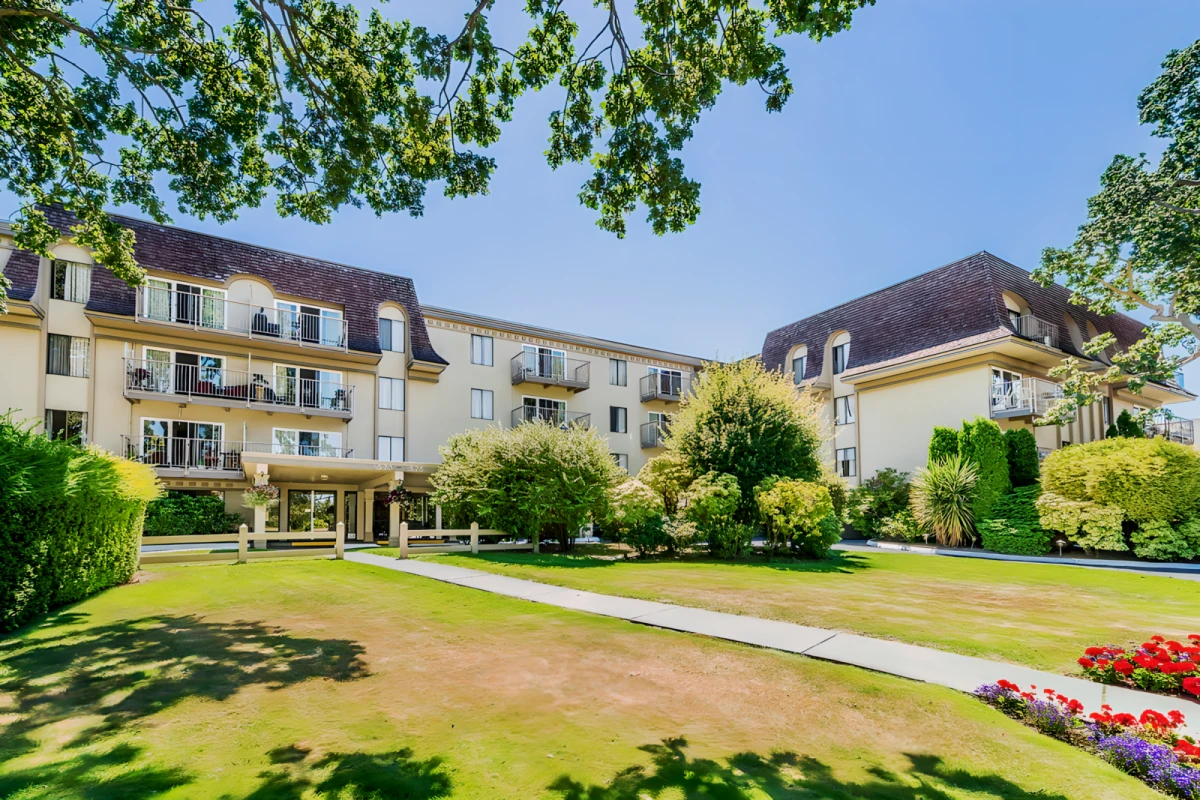 Fernwood Manor Apartments - Victoria student accommodation
