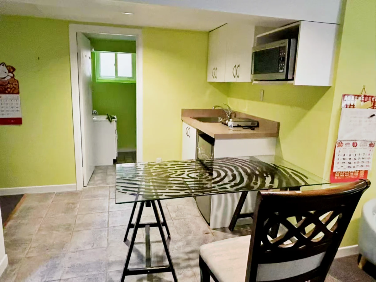 多伦多市中心卡萨罗马城堡附近别墅basement 0