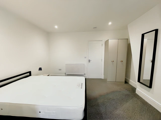 20A Portland Street 1