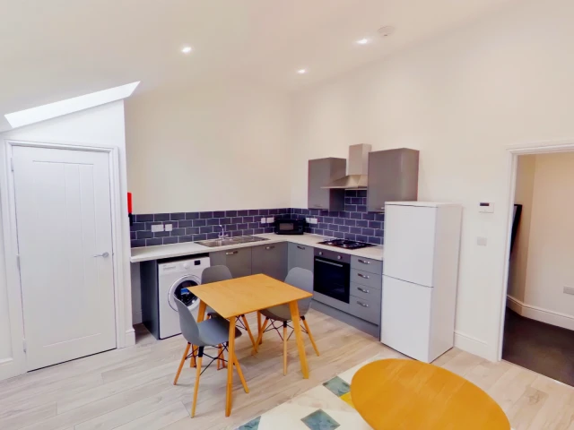 20F Portland Street 4